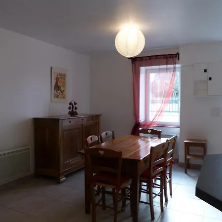 Maison Renovee Avec Cour Privee, Proche De Gannat, 3 Chambres, Animaux Acceptes, Equipements Modernes. - Fr-1-489-37 Holiday home *