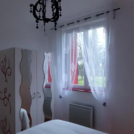 Holiday home Maison Renovee Avec Cour Privee, Proche De Gannat, 3 Chambres, Animaux Acceptes, Equipements Modernes. - Fr-1-489-37 *