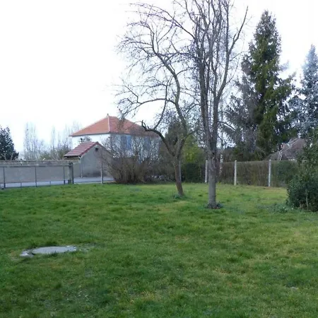 Maison Renovee Avec Cour Privee, Proche De Gannat, 3 Chambres, Animaux Acceptes, Equipements Modernes. - Fr-1-489-37 Holiday home
