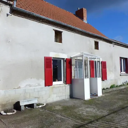 Maison Renovee Avec Cour Privee, Proche De Gannat, 3 Chambres, Animaux Acceptes, Equipements Modernes. - Fr-1-489-37 Holiday home