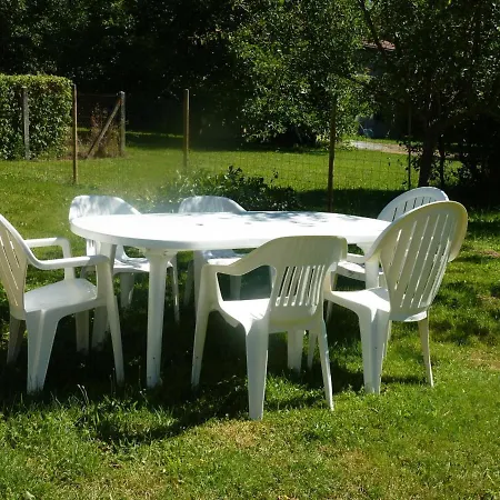 Maison Renovee Avec Cour Privee, Proche De Gannat, 3 Chambres, Animaux Acceptes, Equipements Modernes. - Fr-1-489-37 *