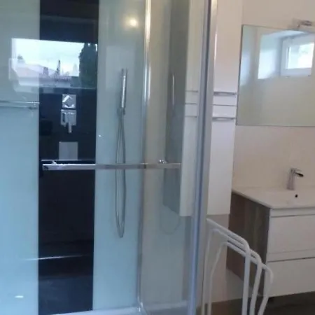 Dom wakacyjny Maison Renovee Avec Cour Privee, Proche De Gannat, 3 Chambres, Animaux Acceptes, Equipements Modernes. - Fr-1-489-37 *