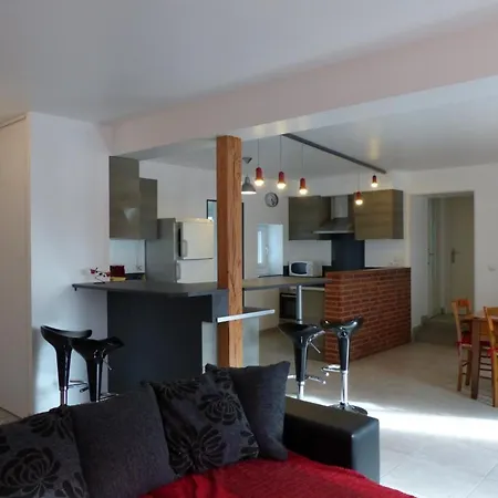 Dom wakacyjny Maison Renovee Avec Cour Privee, Proche De Gannat, 3 Chambres, Animaux Acceptes, Equipements Modernes. - Fr-1-489-37 *