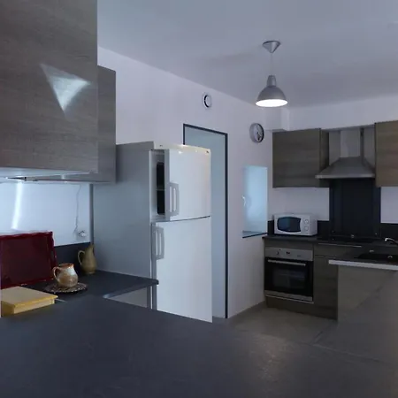Charmante Maison Renovee Avec Jardin Dans Un Village Paisible - Fr-1-489-37 度假居 Poezat