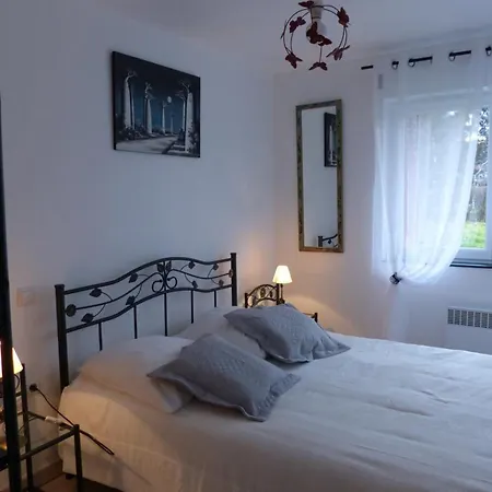 度假居 Charmante Maison Renovee Avec Jardin Dans Un Village Paisible - Fr-1-489-37 Poezat
