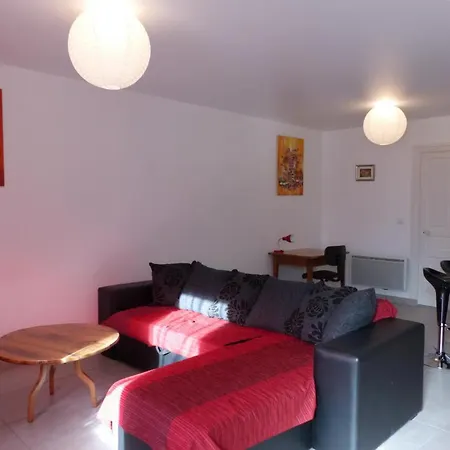 Charmante Maison Renovee Avec Jardin Dans Un Village Paisible - Fr-1-489-37 度假居 Poezat