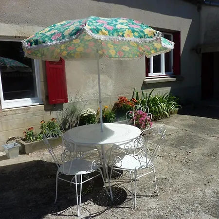 度假居 Charmante Maison Renovee Avec Jardin Dans Un Village Paisible - Fr-1-489-37